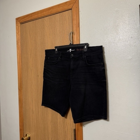 7 For All Mankind "The Straight" Size 38 Solid Black Denim Jean Shorts - EUC - Picture 1 of 6